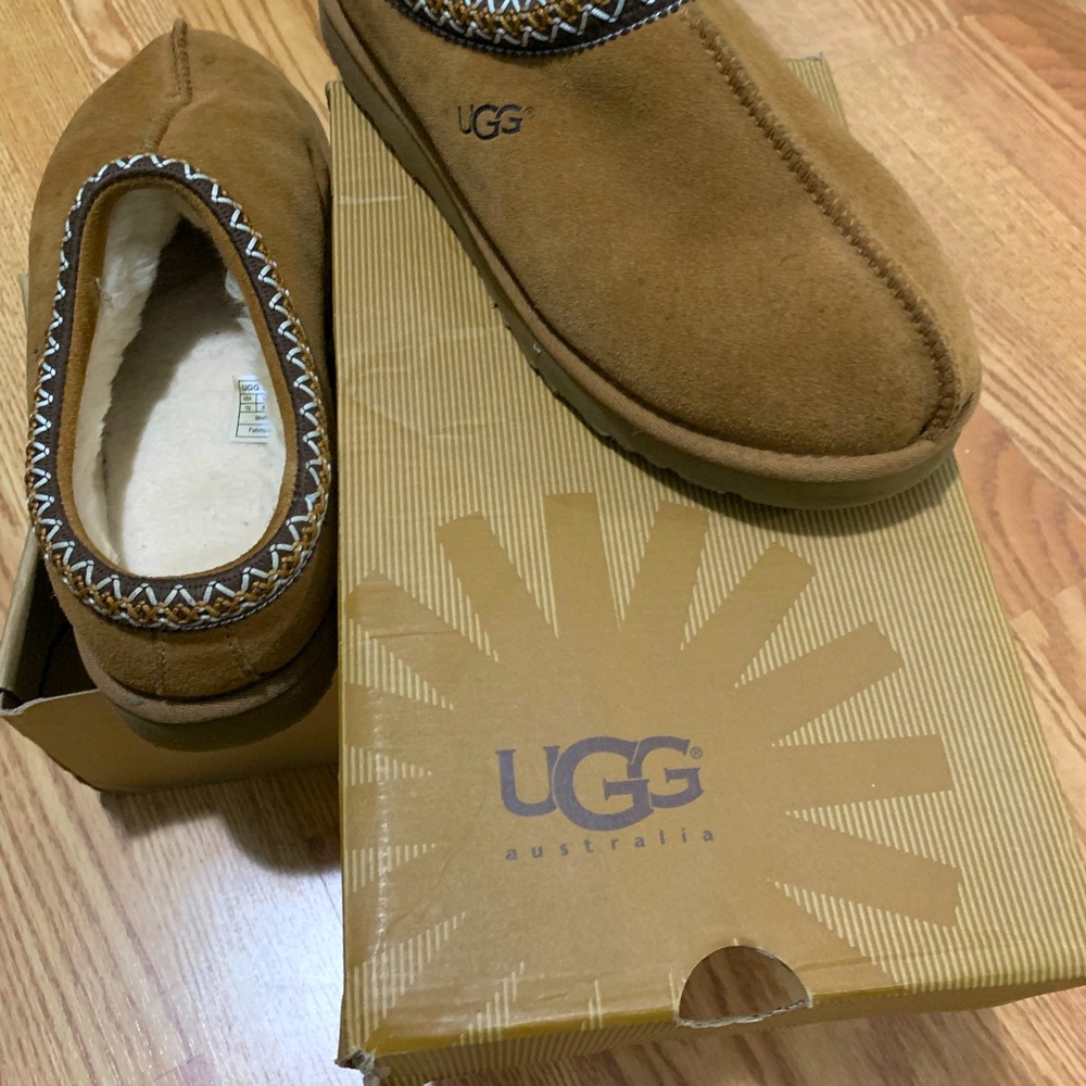 Women’s Ugg Tasman Slipper! Comfy!
